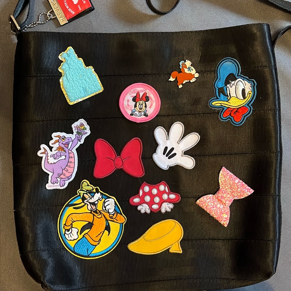 Harveys streamline crossbody with patches